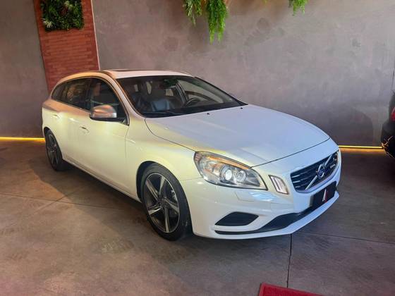 VOLVO V60 2.0 T5 R DESIGN DYNAMIC 16V TURBO GASOLINA 4P AUTOMATIZADO VOLVO V60 2.0 T5 R DESIGN DYNAMIC 16V TURBO GASOLINA 4P AUTOMATIZADO